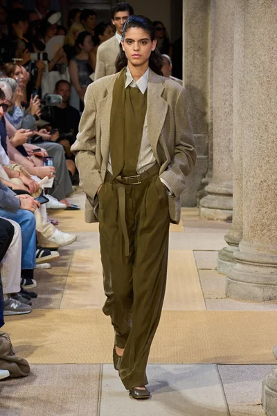 Look 8